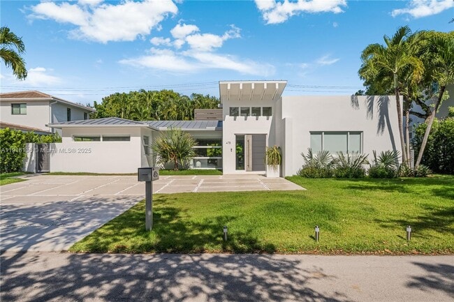 475 Woodcrest Rd in Key Biscayne, FL - Building Photo - Building Photo