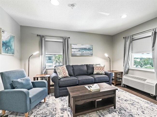 2430 NE 2nd St in Ocala, FL - Foto de edificio - Building Photo