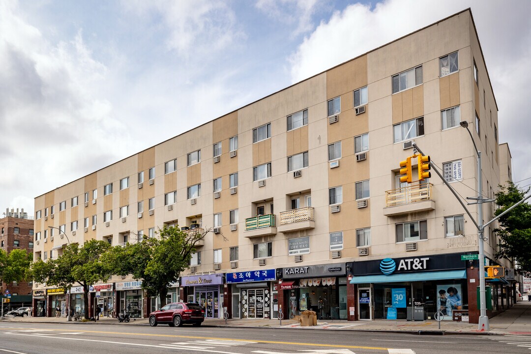 150-07 Nothern Blvd in Flushing, NY - Building Photo