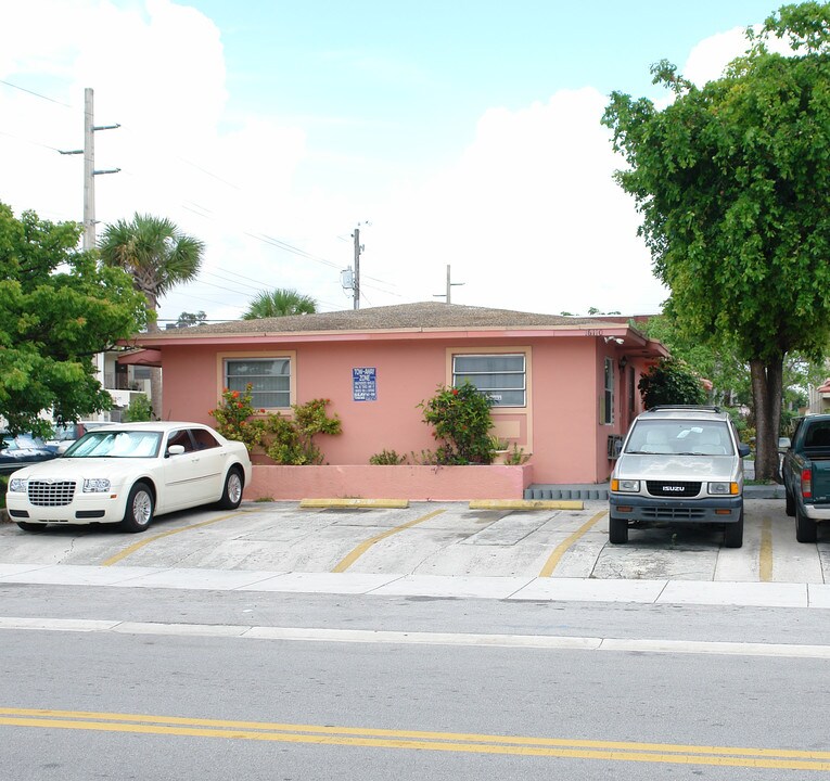 16120 NE 19th Plz in North Miami Beach, FL - Building Photo