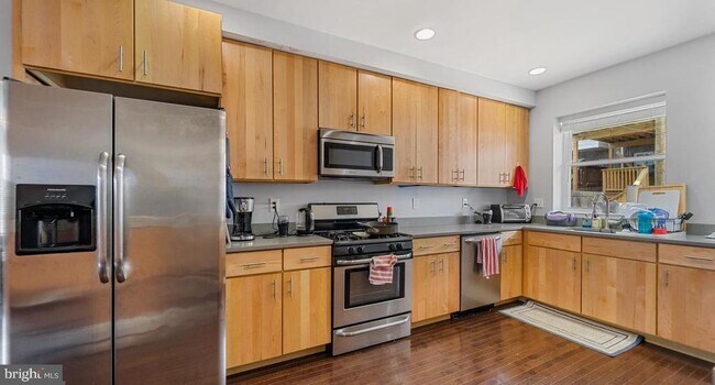 property at 647 S Belnord Ave