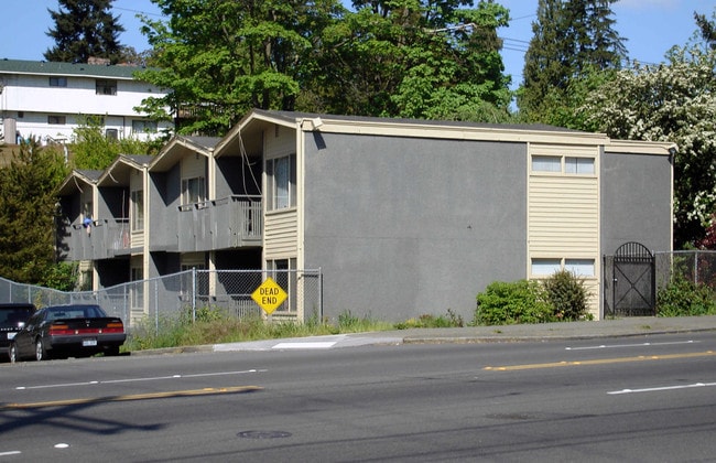 6925 Rainier Ave S in Seattle, WA - Building Photo - Building Photo