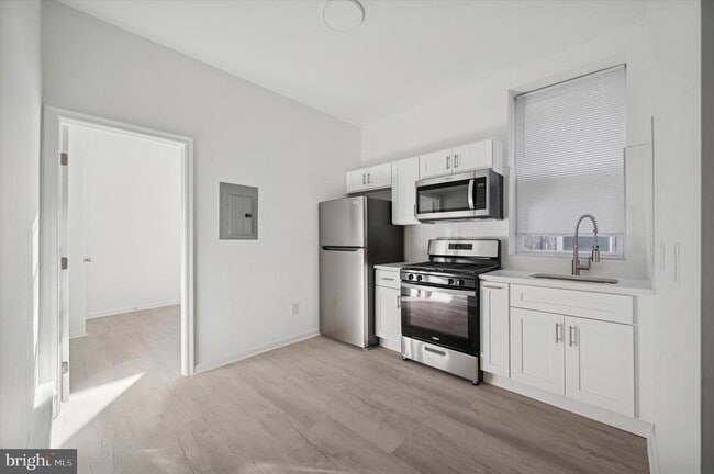 property at 1418 W Erie Ave