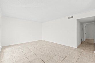 6611 Southpoint St in San Antonio, TX - Foto de edificio - Building Photo