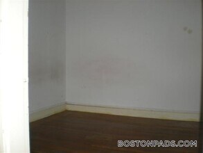 137 Park Dr, Unit 18 in Boston, MA - Building Photo - Building Photo