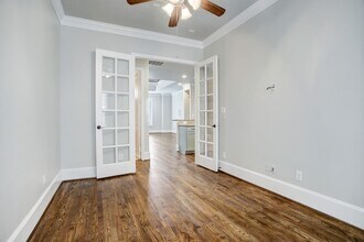 1046 W 23rd St in Houston, TX - Foto de edificio - Building Photo