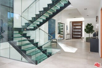 118 S Canyon View Dr in Los Angeles, CA - Building Photo - Building Photo