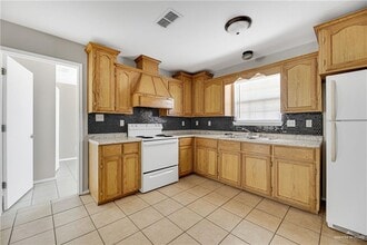 601 Agate St in Edinburg, TX - Building Photo - Building Photo