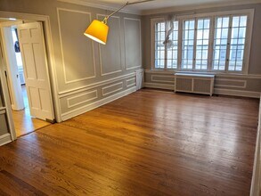 7447 N Hoyne Ave in Chicago, IL - Building Photo - Building Photo