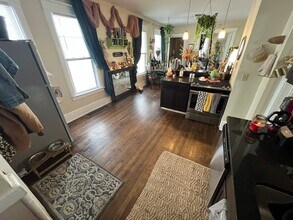 506 E Locust St in Milwaukee, WI - Building Photo - Building Photo