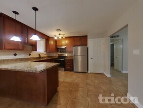 8130 N 55th Ave in Glendale, AZ - Foto de edificio - Building Photo