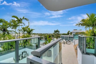 9901 W Bay Harbor Dr in Bay Harbor Islands, FL - Building Photo - Building Photo