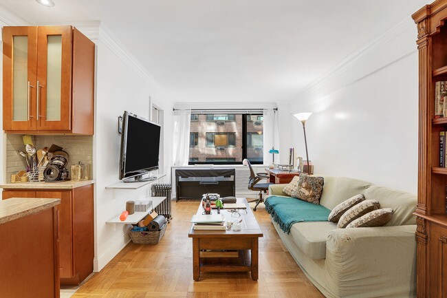 420 E 64th St in New York, NY - Building Photo - Building Photo