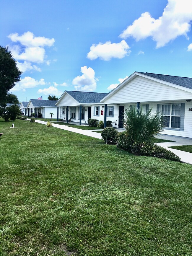 Mariner Village Apartments in Pinellas Park, FL - Foto de edificio - Building Photo