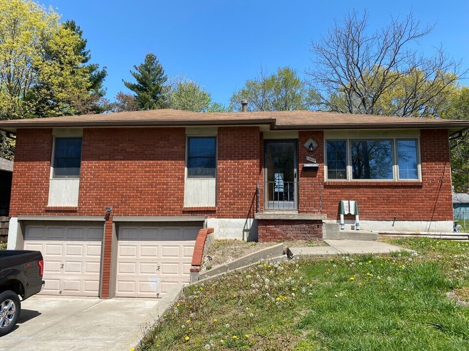 11418 E 59th St in Raytown, MO - Building Photo