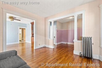 38 George St, Unit #1 in Medford, MA - Building Photo - Building Photo