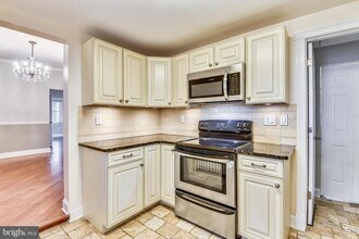 214 E Monroe Ave in Alexandria, VA - Building Photo - Building Photo