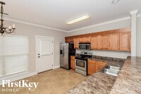 960 Maple Trce photo'