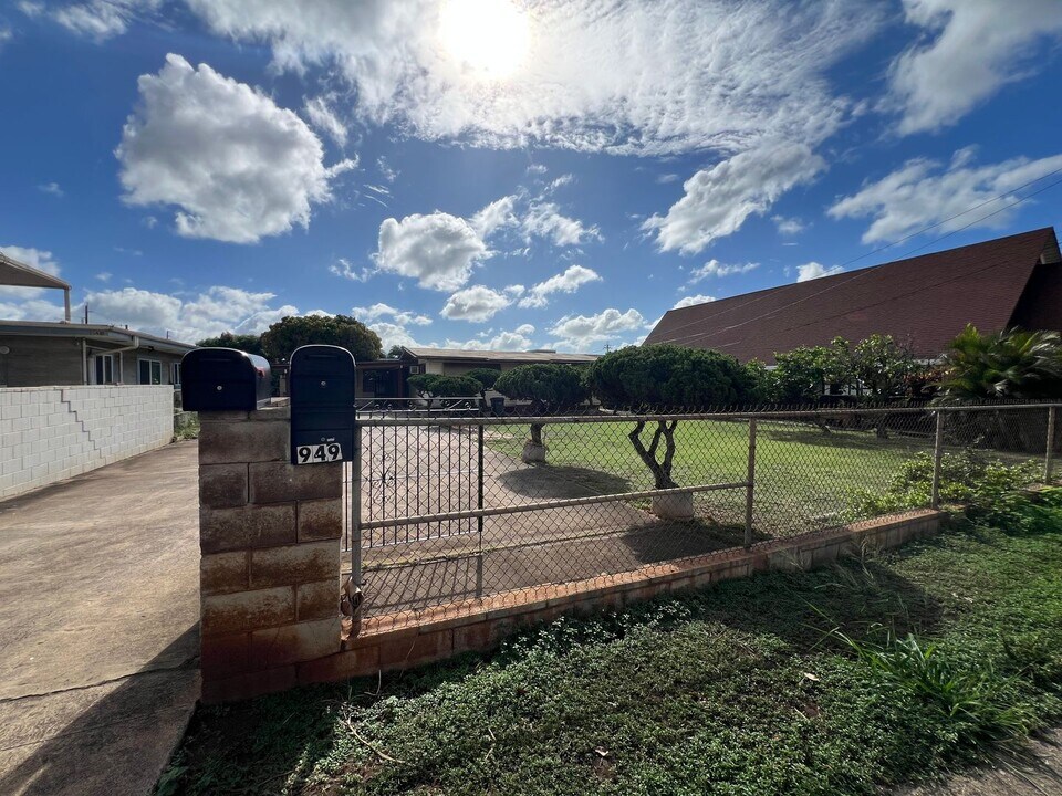 949 Lehua Ave in Pearl City, HI - Building Photo