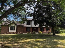 4767 Kenicott Trail in Brighton, MI - Building Photo