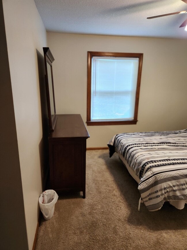 14310 S Kaw Dr in Olathe, KS - Building Photo - Building Photo