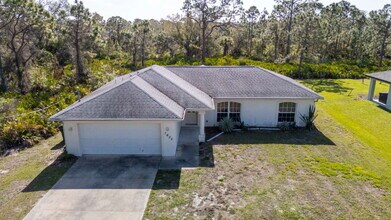7625 Minardi St in North Port, FL - Building Photo - Building Photo