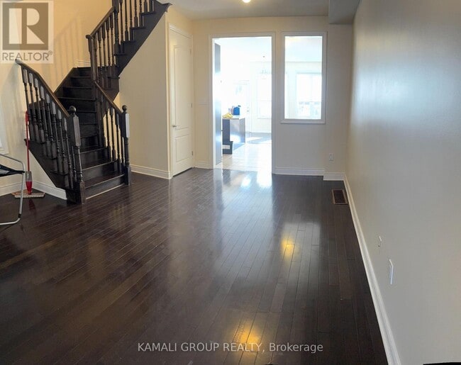 135 Lindbergh Dr in Vaughan, ON - Building Photo - Building Photo