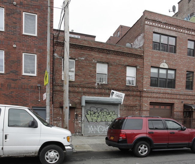 212 Evergreen Ave in Brooklyn, NY - Building Photo - Building Photo