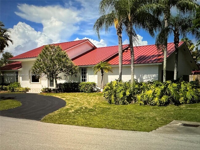 15030 SW 89th Ave in Palmetto Bay, FL - Building Photo - Building Photo