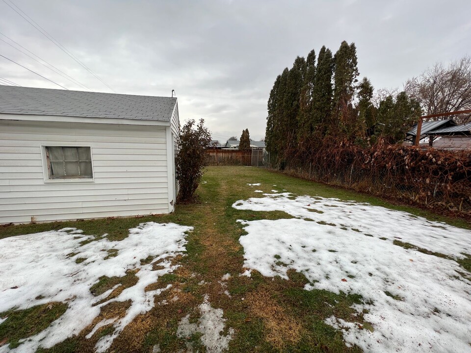 707 W Stewart St in Yakima, WA - Building Photo