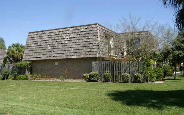 Bottlebrush Apartments in Palm Bay, FL - Building Photo