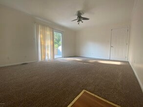 220 Lakewood Dr in Jacksonville, NC - Building Photo - Building Photo