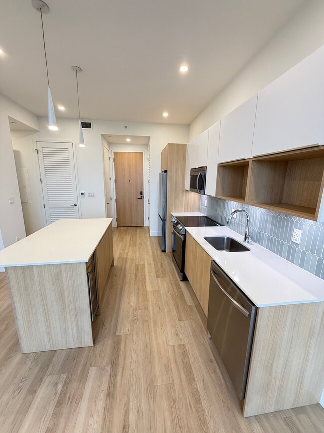 136 NE 43rd St, Unit A34 in Miami, FL - Building Photo - Building Photo