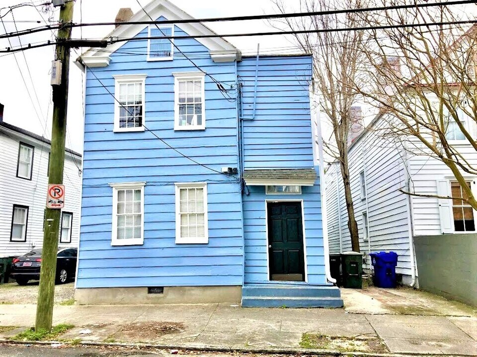 43 Vanderhorst St in Charleston, SC - Building Photo