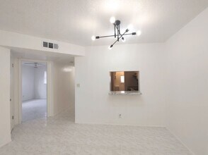 7820 S Colony Cir in Tamarac, FL - Building Photo - Building Photo