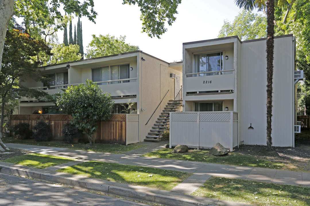 2216 G St in Sacramento, CA - Building Photo