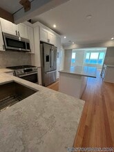 156 Bayswater St, Unit 1 in Boston, MA - Building Photo - Building Photo