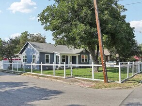 138 Zapata St in San Antonio, TX - Building Photo - Building Photo