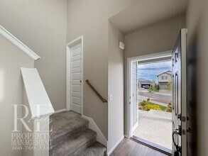 1039 Baker Hts Lp in Bremerton, WA - Building Photo - Building Photo