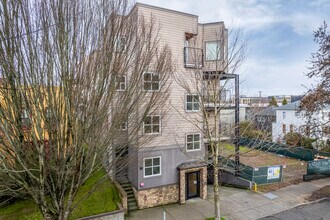 Pettygrove Place in Portland, OR - Building Photo - Building Photo