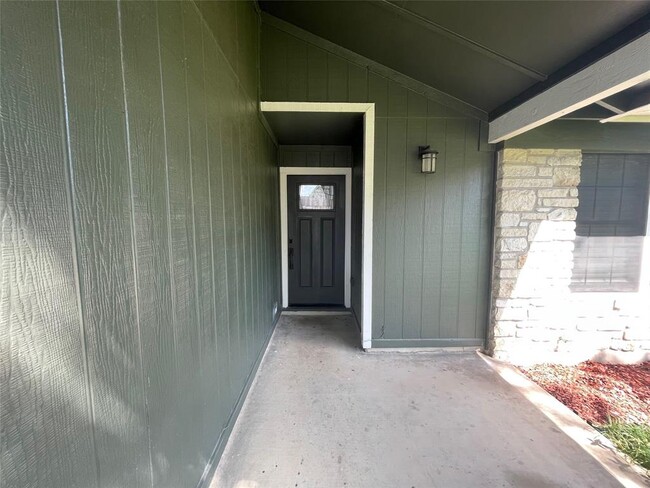 4805 Bergfield Dr in Austin, TX - Building Photo - Building Photo