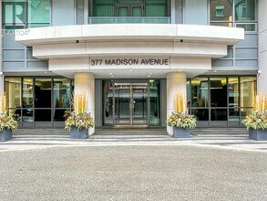 377 Madison Ave in Toronto, ON - Building Photo - Building Photo