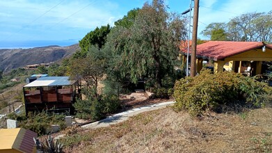 11400 Pacific View Dr, Unit Main House in Malibu, CA - Building Photo - Building Photo