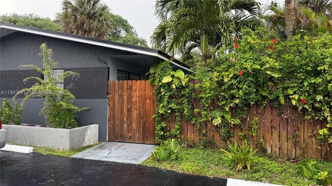 1035 SW 30th St