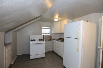 406 Wilson Ave-Unit -Unit 2 in Crawfordsville, IN - Foto de edificio - Building Photo