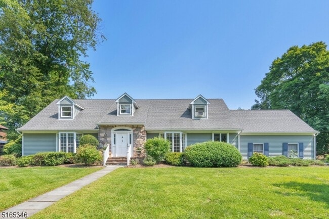 property at 34 Woodmere Dr