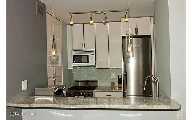 295 Greenwich St in New York, NY - Building Photo - Building Photo