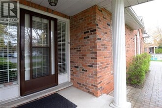 210 Fiddlers Green Rd in Ancaster, ON - Building Photo - Building Photo