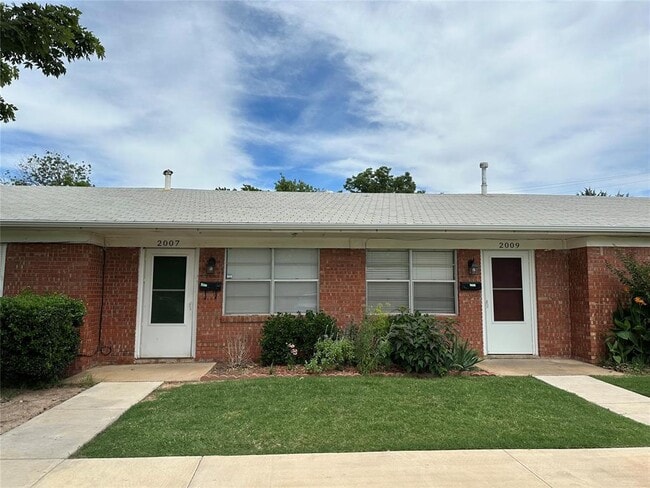 2007 Delaware Ln in Norman, OK - Foto de edificio - Building Photo