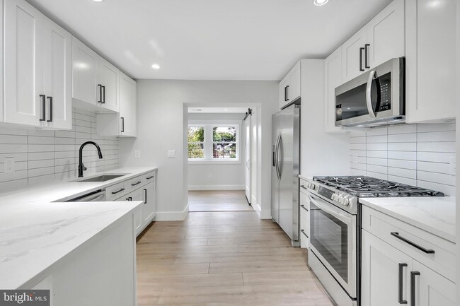 6903 Dunmanway, Unit B